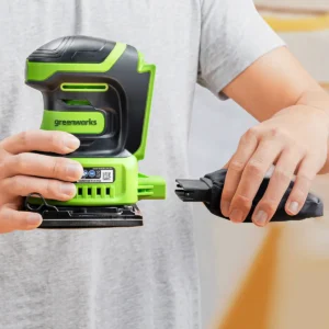 Greenworks 24V juðari – rykpoki festur við vélina