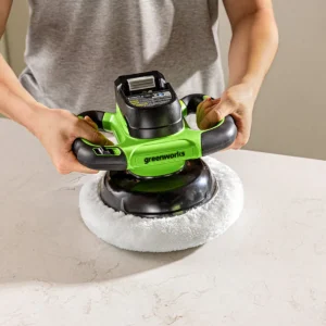 Greenworks 24V bónvél – ljóst yfirborð bónað