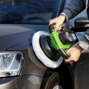 Greenworks 24V bónvél – bretti bíls bónað