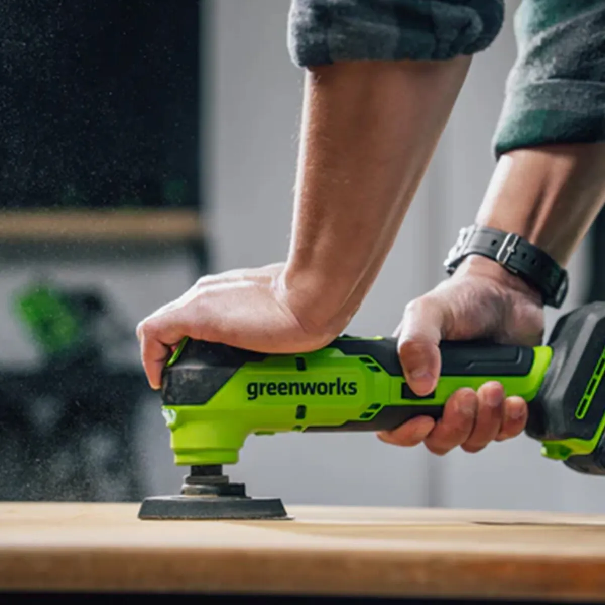 Greenworks 24V fjölnotavél – viður slípaður með þríhyrndum slípihaus